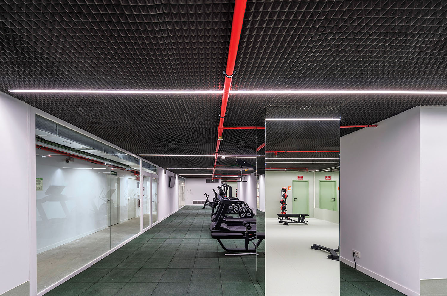 a gym with a tread tread machine and a tread machine